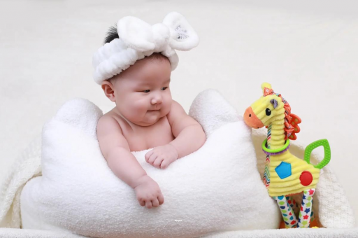 昆明宝宝打嗝吐奶怎么回事